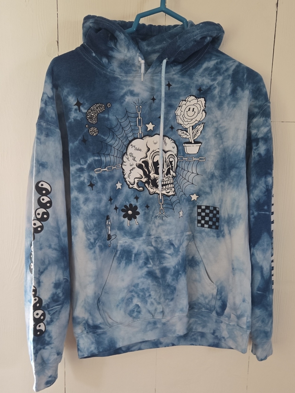 A Lab Tie-Dye Blue Graphic Hoodie Sweatshirt